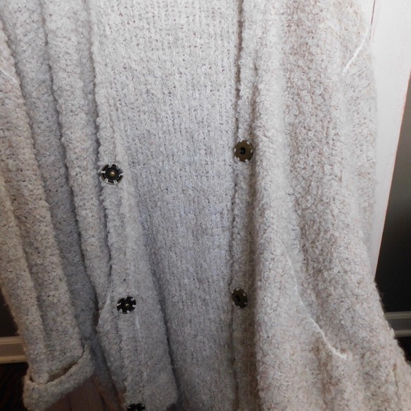 • Free People Sweater • - Picture 5 of 7